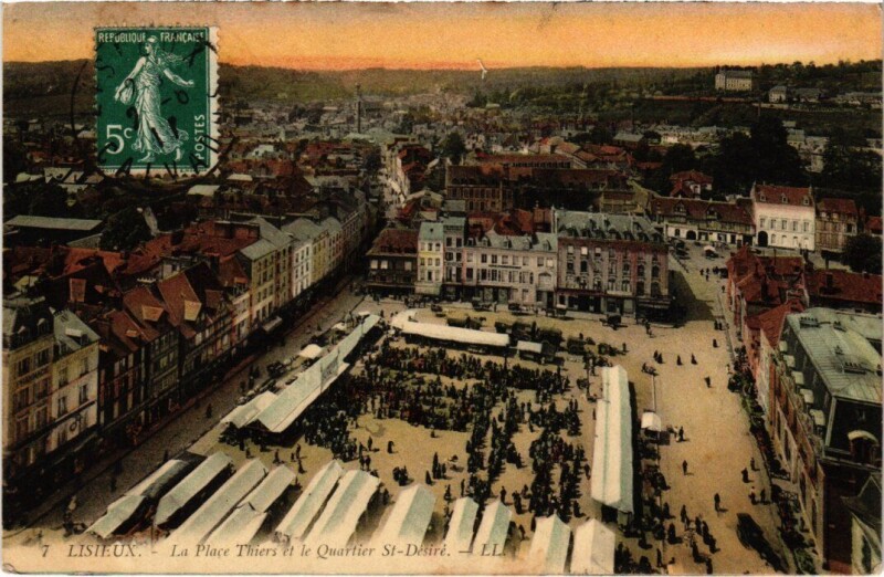 Carte postale ancienne Lisieux La Place Thiers et le Quartier St.Desire France à Lisieux