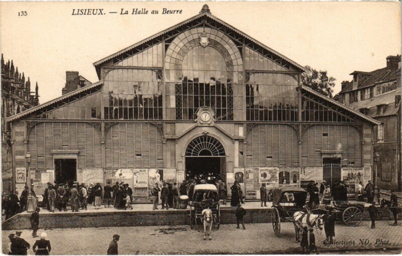 Carte postale ancienne Lisieux La Halle au Beurre France à Lisieux