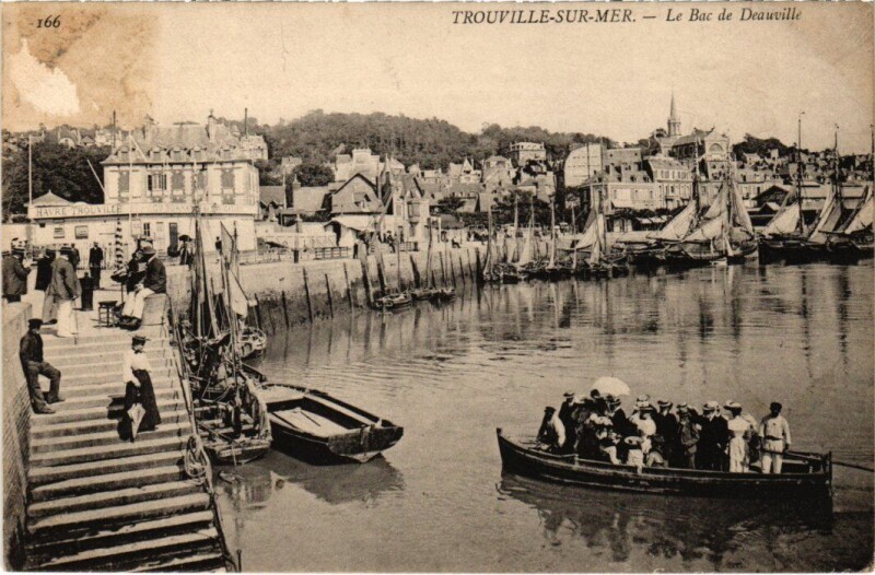Carte postale ancienne Trouville Le Bac de Deauville France à Deauville