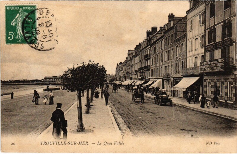 Carte postale ancienne Trouville Le Quai Vallee France