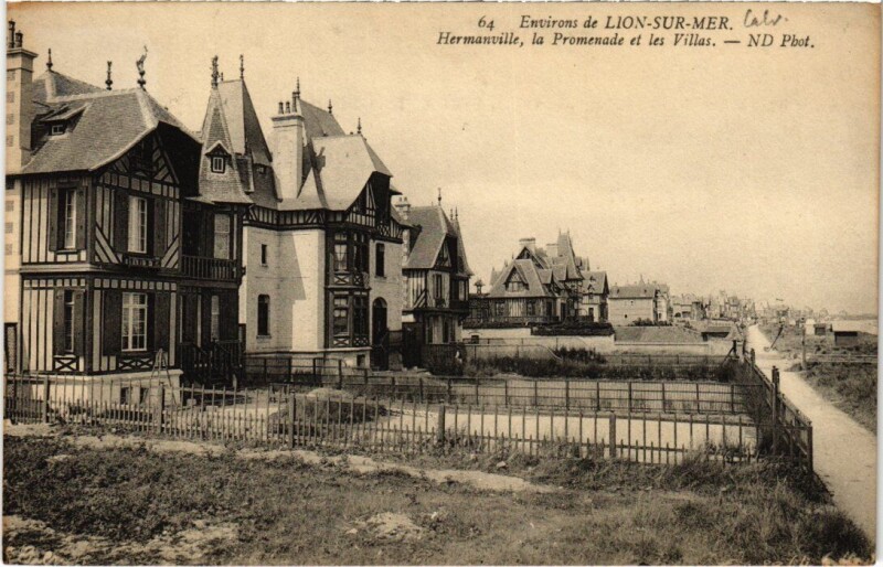 Carte postale ancienne Lion sur Mer La Promenade et les Villas France à Lion-sur-Mer