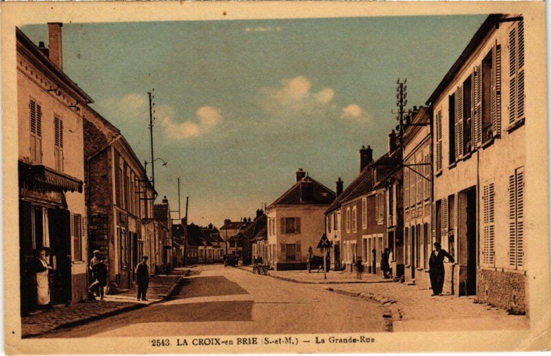 Carte postale ancienne La Croix-en-Brie La Grande Rue à La Croix-en-Brie