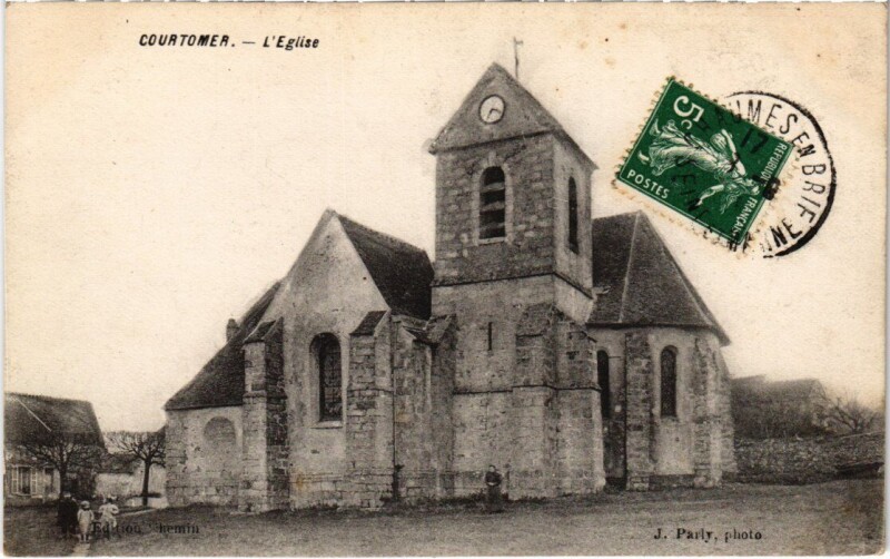 Carte postale ancienne Courtomer Eglise à Courtomer