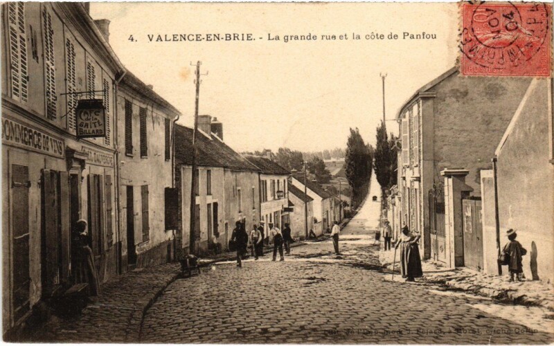Carte postale ancienne Valence-en-Brie La Grande Rue et la Cote de Panfou à Valence-en-Brie