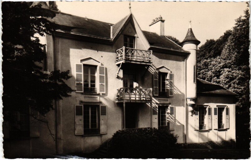 Carte postale ancienne Villeneuve-sur-Bellot Les Tourelles à Bellot