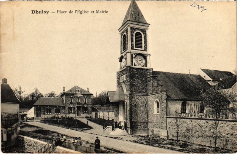Carte postale ancienne Dhuisy Place de l'Eglise et Mairie à Dhuisy