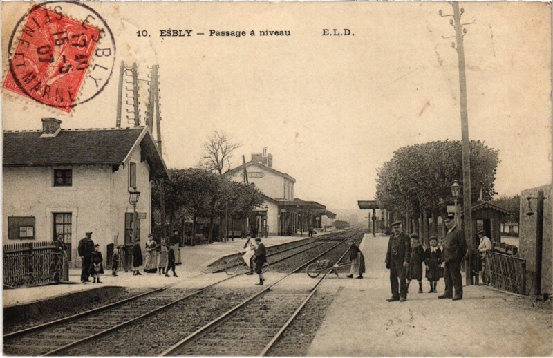 Carte postale ancienne Esbly Passage a Niveau à Esbly