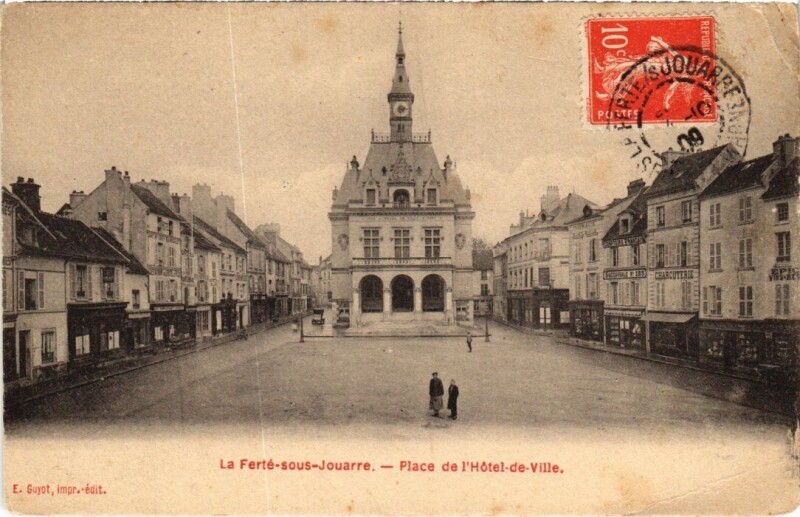 Carte postale ancienne La Ferte-Sous-Jouarre Place de l'Hotel de Ville à Jouarre