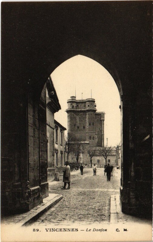 Carte postale ancienne Vincennes Le Donjon à Vincennes