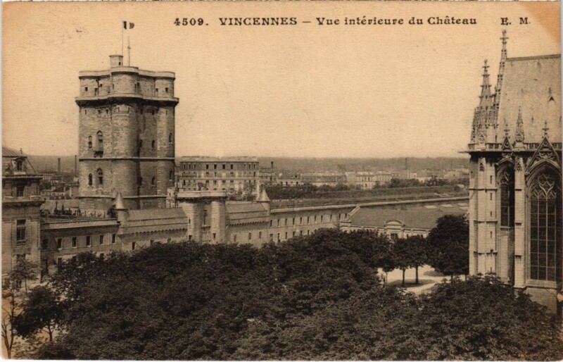 Carte postale ancienne Vincennes vue interieure du Chateau à Vincennes