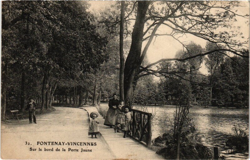Carte postale ancienne Vincennes Sur le bord de la Porte Jaune à Vincennes