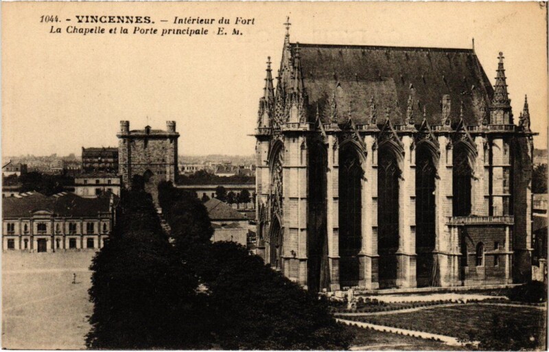 Carte postale ancienne Vincennes Interieur du Fort à Vincennes