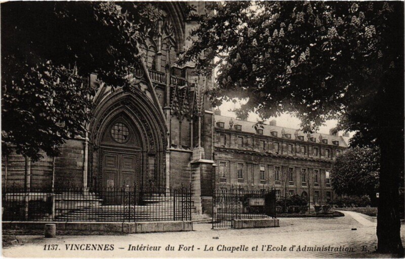 Carte postale ancienne Vincennes Interieur du Fort La Chapelle à Vincennes