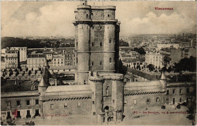 Carte postale ancienne Vincennes Le Donjon à Vincennes