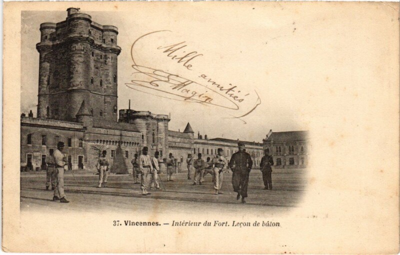 Carte postale ancienne Vincennes Interieur du Fort à Vincennes