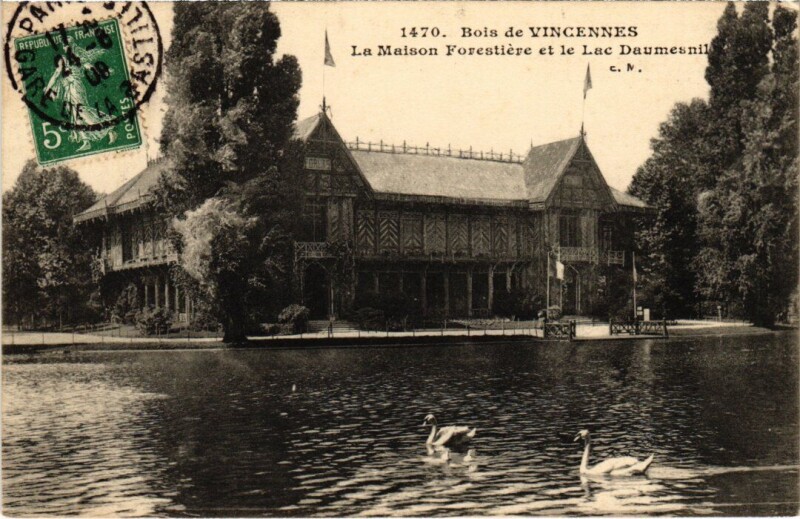 Carte postale ancienne Bois de Vincennes - La Maison Forestière et le Lac Daumesnil à Paris 12e
