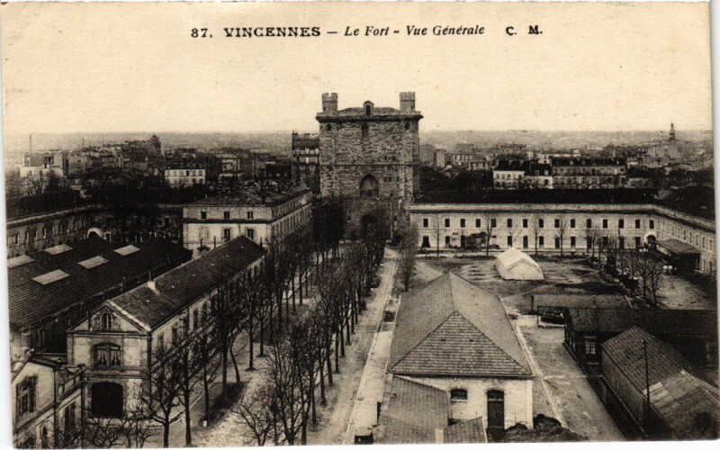 Carte postale ancienne Vincennes Le Fort vue generale à Vincennes