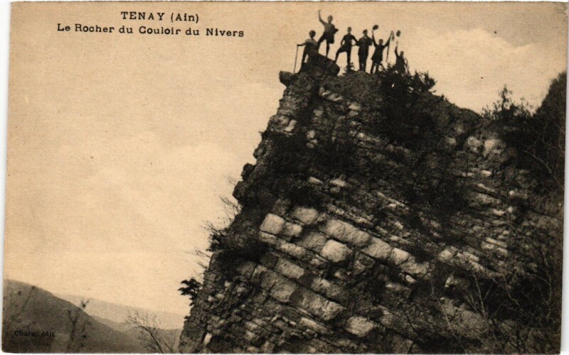 Carte postale ancienne Tenay Le Rocher du Couloir du Nivers France à Tenay