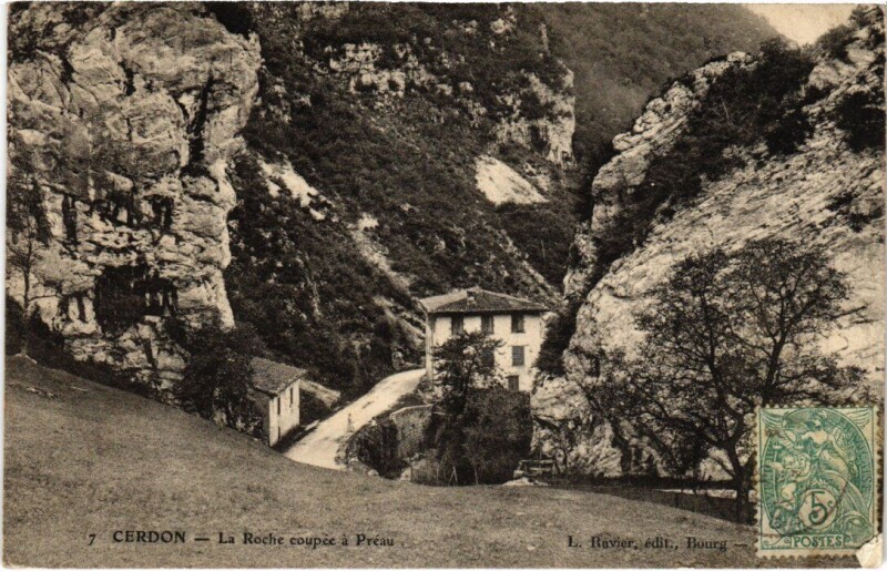 Carte postale ancienne Cerdon La Roche coupee a Preau France à Cerdon