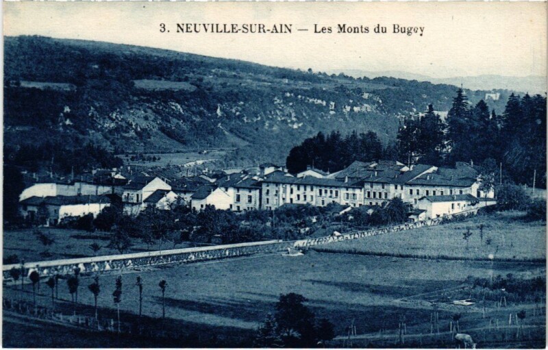 Carte postale ancienne Neuville s Ain Les Monts du Bugey France
