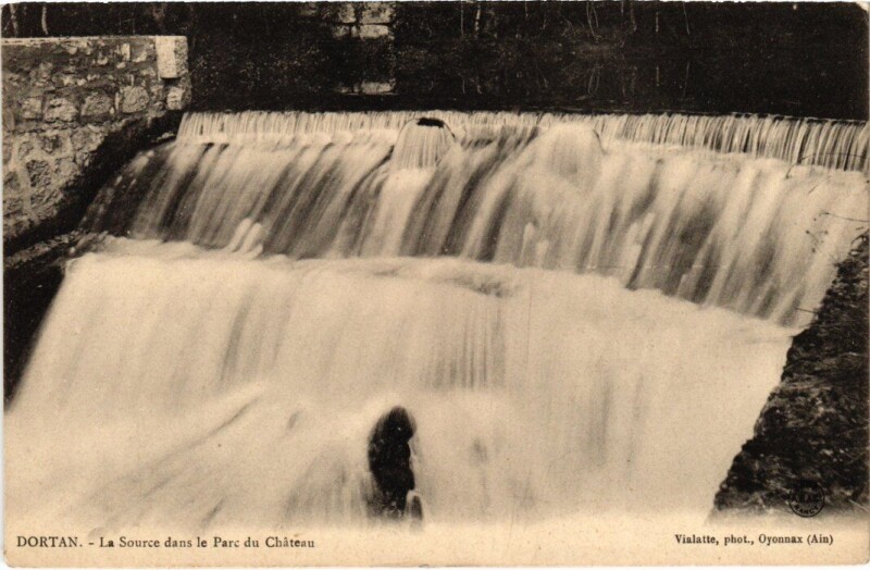 Carte postale ancienne Dortan La Source dans le Parc du Chateau France à Dortan