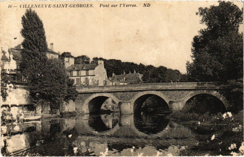 Carte postale ancienne Villeneuve Saint-Georges Pont sur l'Yerres à Villeneuve-Saint-Georges