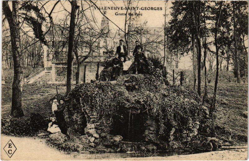 Carte postale ancienne Villeneuve Saint-Georges Grotte du Parc à Villeneuve-Saint-Georges