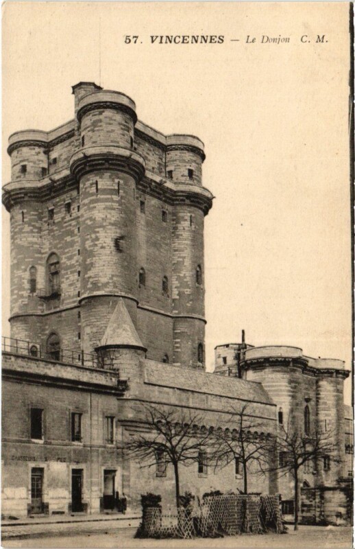 Carte postale ancienne Vincennes Le Donjon à Vincennes