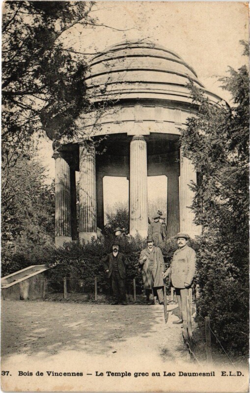 Carte postale ancienne Vincennes Le Temple grec au Lac Daumesnil à Vincennes