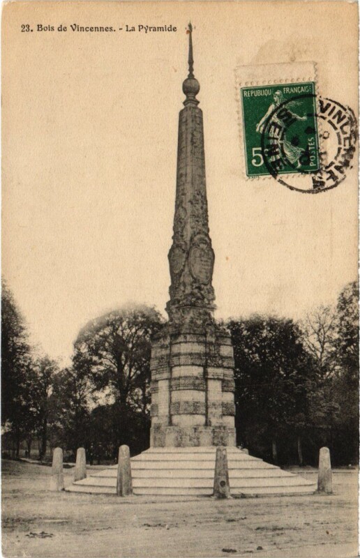 Carte postale ancienne Vincennes La Pyramide à Vincennes