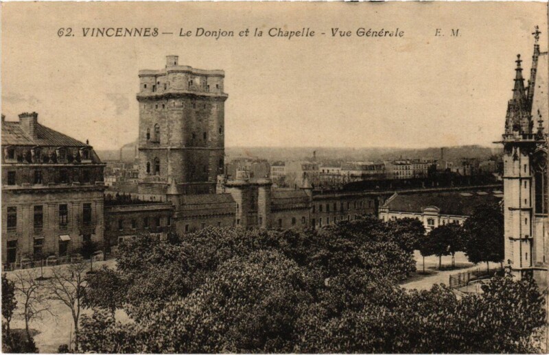 Carte postale ancienne Vincennes Le Donjon et la Chapelle à Vincennes