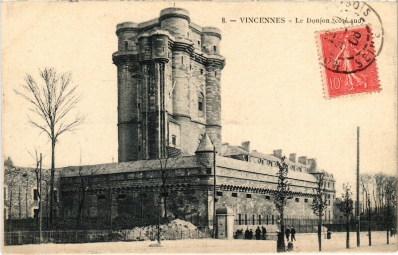 Carte postale ancienne Vincennes Le Donjon à Vincennes