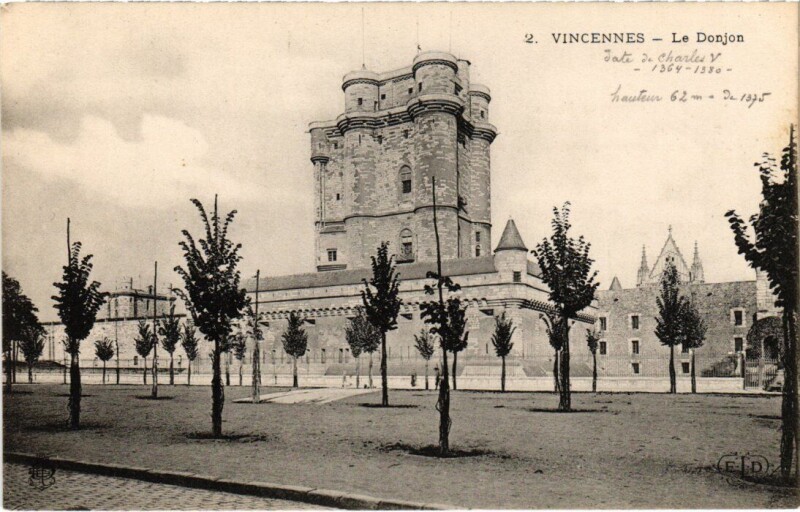 Carte postale ancienne Vincennes Le Donjon à Vincennes