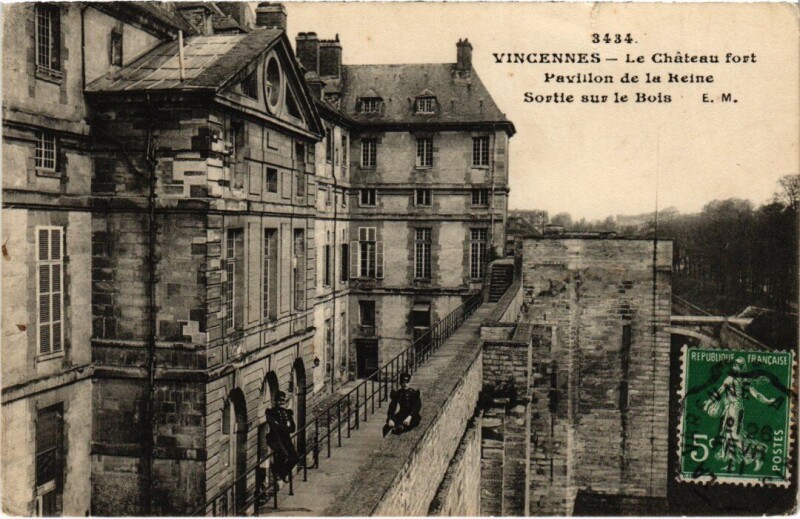 Carte postale ancienne Vincennes Le Chateau Pavillon de la Reine à Vincennes