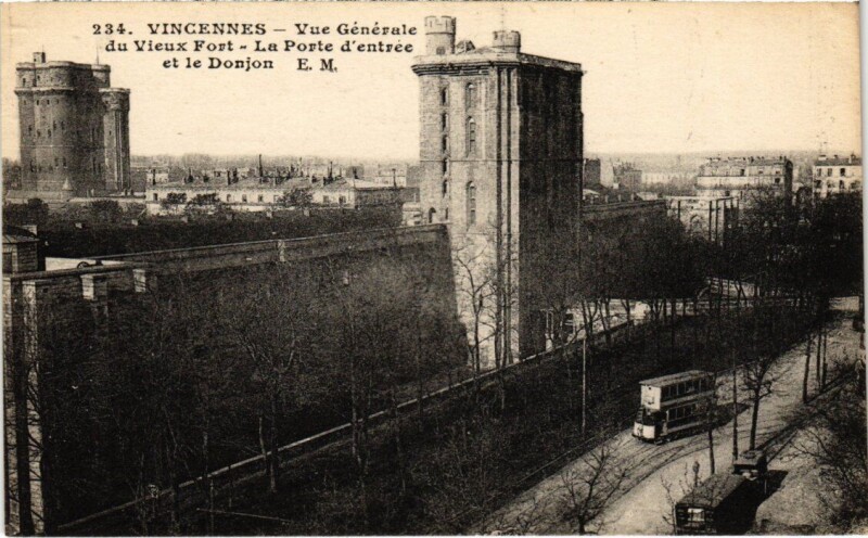Carte postale ancienne Vincennes vue generale du Vieux Fort à Vincennes