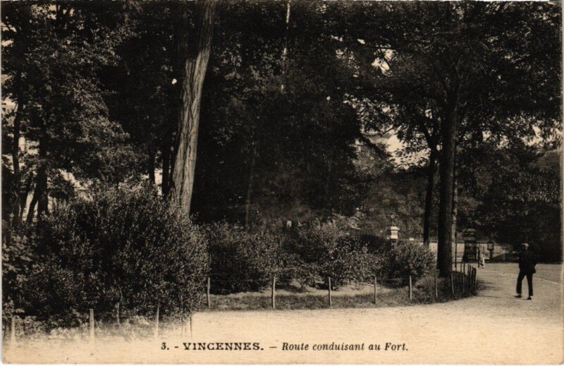 Carte postale ancienne Vincennes Route conduisant au Fort à Vincennes