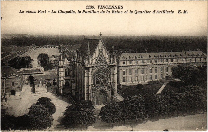 Carte postale ancienne Vincennes Le Fort. La Chapelle, le Pavillon de la Reine à Vincennes