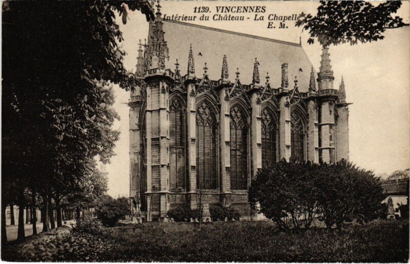 Carte postale ancienne Vincennes Interieur du Chateau la Chapelle à Vincennes