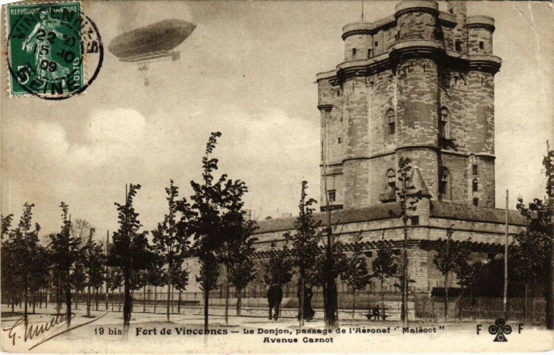 Carte postale ancienne Vincennes Le Donjon à Vincennes