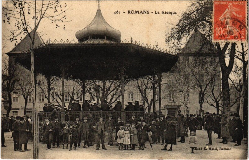 Carte postale ancienne Romans Le Kiosque France à Romans