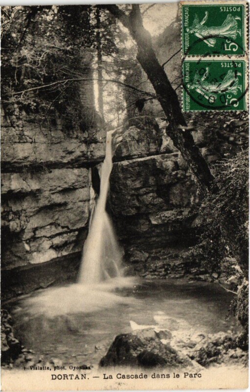 Carte postale ancienne Dortan La Cascade dans le Parc France à Dortan