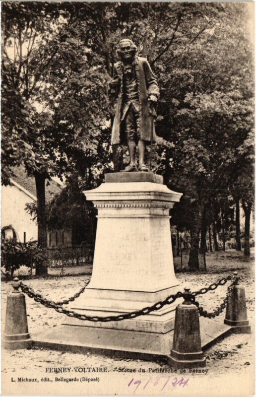 Carte postale ancienne Ferney-Voltaire Statue du Patriarche de Ferney France à Ferney-Voltaire