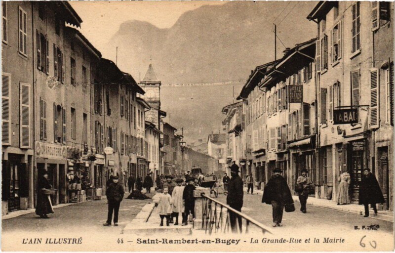 Carte postale ancienne St.Rambert en Bugey La Grande Rue et la Mairie France
