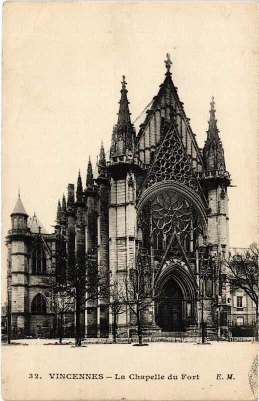 Carte postale ancienne Vincennes La Chapelle du Fort à Vincennes