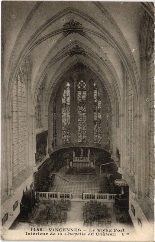 Carte postale ancienne Vincennes Le Fort Interieur de la Chapelle à Vincennes