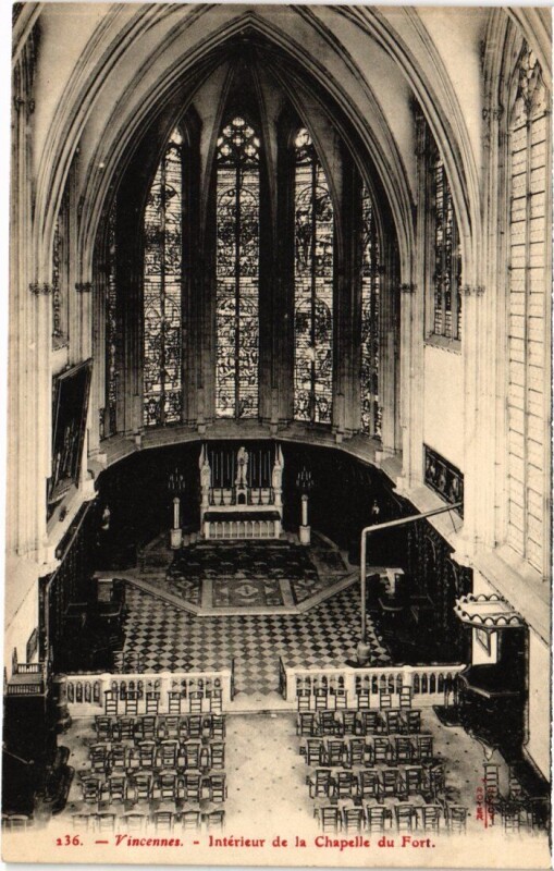 Carte postale ancienne Vincennes Interieur de la Chapelle du Fort à Vincennes
