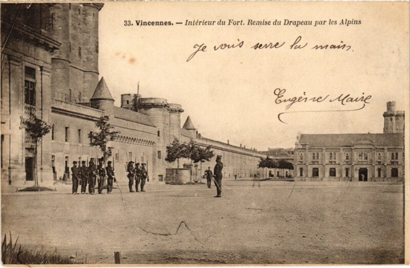 Carte postale ancienne Vincennes Interieur du Fort à Vincennes