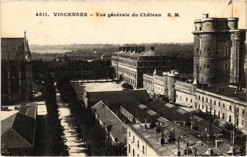 Carte postale ancienne Vincennes vue generale du Chateau à Vincennes