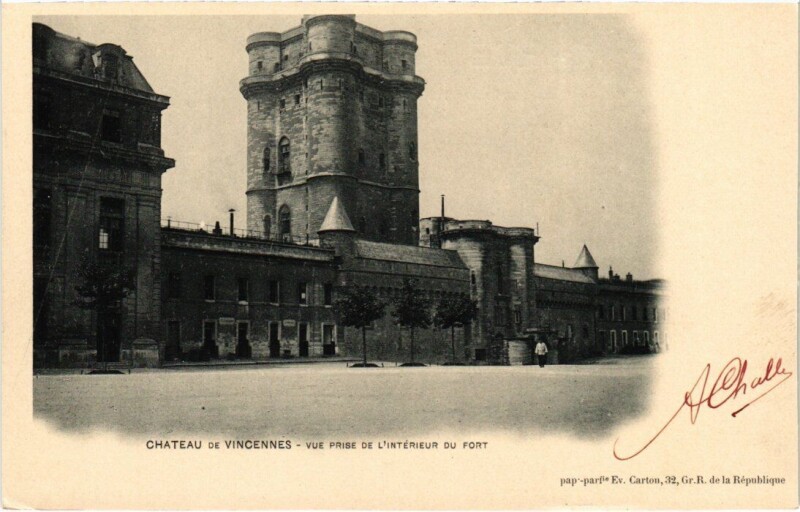 Carte postale ancienne Vincennes vue prise de l'interieur du Fort à Vincennes
