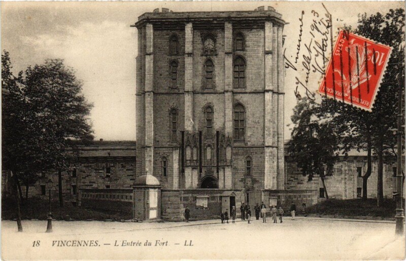 Carte postale ancienne Vincennes Entree du Fort à Vincennes